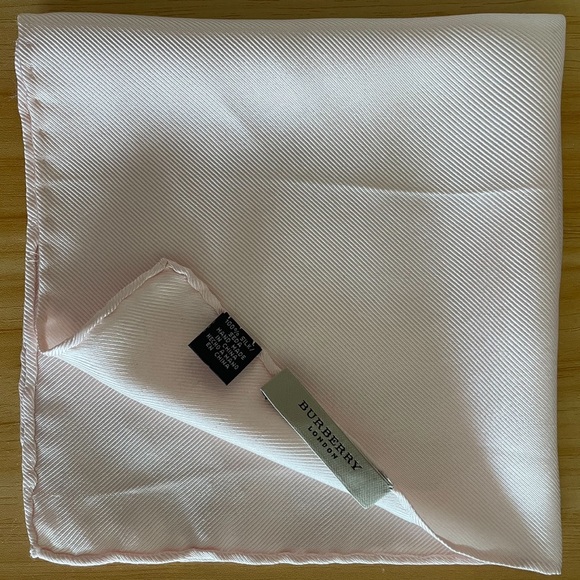 Authentic Burberry London Men’s Pocket Square Light Pink - Picture 1 of 4
